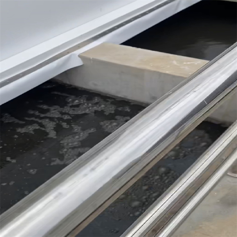 panenský HDPE vs. recyklovaný HDPE